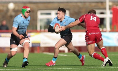 160225  Scarlets U18s v Cardiff U18s, WRU Regional Age Grade Semi Final - Ben Coomer of Cardiff Rugby looks to set up an attack