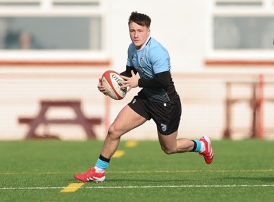 160225  Scarlets U18s v Cardiff U18s, WRU Regional Age Grade Semi Final - Ben Coomer of Cardiff Rugby looks to set up an attack