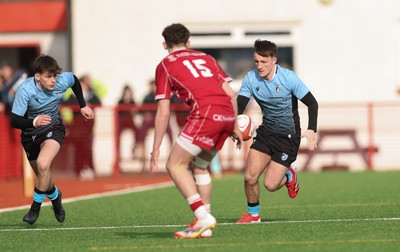 160225  Scarlets U18s v Cardiff U18s, WRU Regional Age Grade Semi Final - Ben Coomer of Cardiff Rugby looks to set up an attack