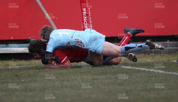 11.01.09 - Scarlets U18 v Ospreys U18, WRU Under 18 Regional Championship Final, Swansea. -  Scarlets' Kirby Mayhill  dives in to score try   