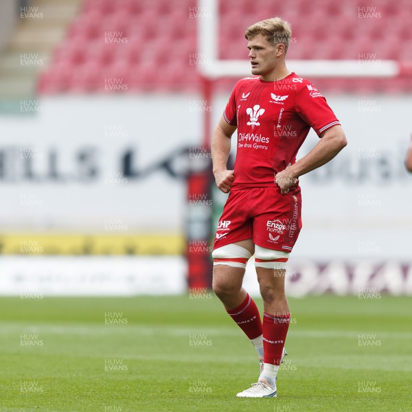 160923 - Scarlets v Barbarians - Phil Bennett Memorial Game - Taine Plumtree of Scarlets