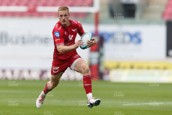 160923 - Scarlets v Barbarians - Phil Bennett Memorial Game - Johnny McNicholl of Scarlets on the attack