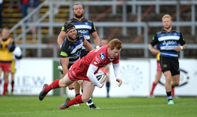 200816 - Scarlets v Bath - Preseason Friendly -Rhys Patchell of Scarlets scores try