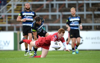 200816 - Scarlets v Bath - Preseason Friendly -Rhys Patchell of Scarlets scores try