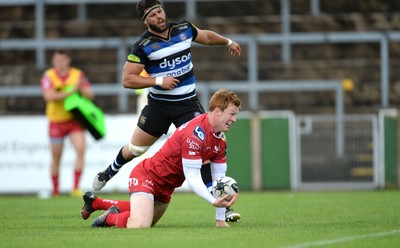 200816 - Scarlets v Bath - Preseason Friendly -Rhys Patchell of Scarlets scores try