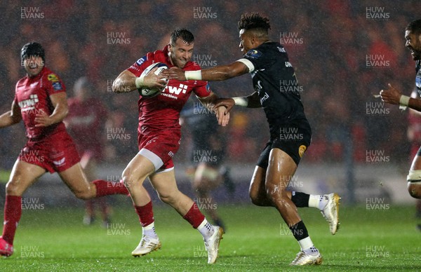 201017 - Scarlets v Bath - European Rugby Champions Cup - Gareth Davies of Scarlets is tackled by Anthony Watson of Bath as he races towards the line