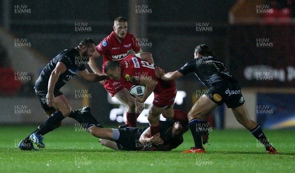 201017 - Scarlets v Bath - European Rugby Champions Cup - Hadleigh Parkes of Scarlets is tackled by Rhys Priestland of Bath
