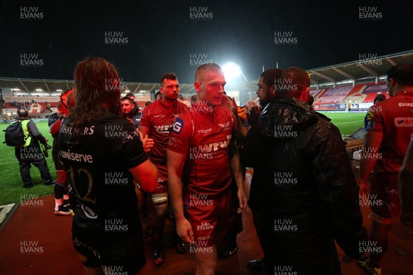 201017 - Scarlets v Bath - European Rugby Champions Cup - Dejected Johnny McNicholl of Scarlets at full time