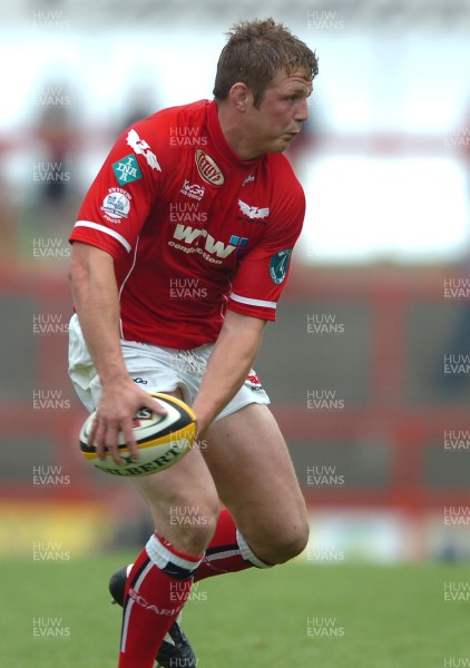 25.08.07 - Llanelli Scarlets v Bath - Pre Season Friendly - Llanelli's Dafydd Jones 