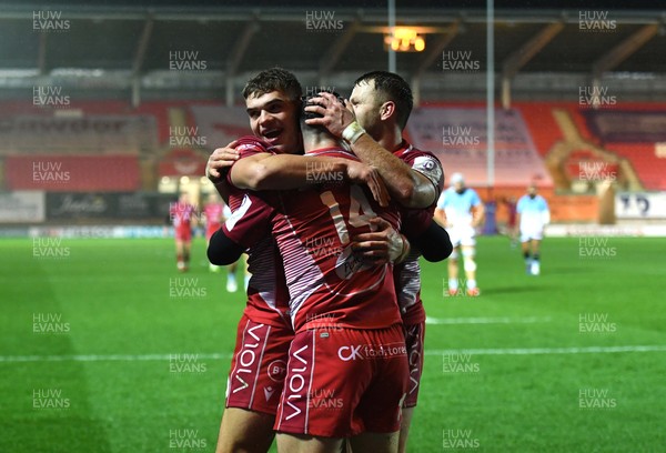 141219 - Scarlets v Bayonne - European Rugby Challenge Cup - Ryan Conbeer (14) of Scarlets celebrates scoring try with Corey Baldwin and Steff Hughes
