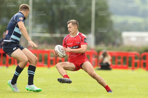 290815 Scarlets v Bedford Pre Season FriendlyIoan Nicholason the attack for the Scarlets