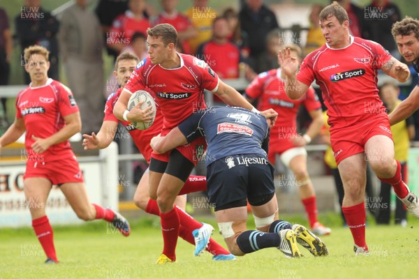 290815 Scarlets v Bedford Pre Season FriendlySteve Shingler is caught by Bedford's Harry Wells