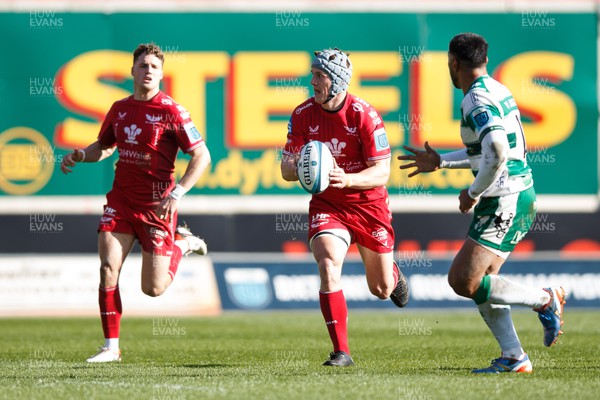 230324 - Scarlets v Benetton - United Rugby Championship - Jonathan Davies of Scarlets runs at the defence