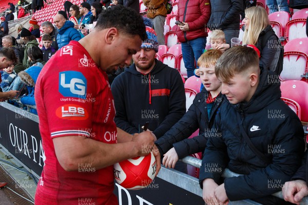 230324 - Scarlets v Benetton - United Rugby Championship - Dan Davis of Scarlets with fans at the end of the match