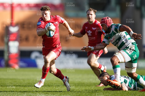 230324 - Scarlets v Benetton - United Rugby Championship - Tomi Lewis of Scarlets makes a break