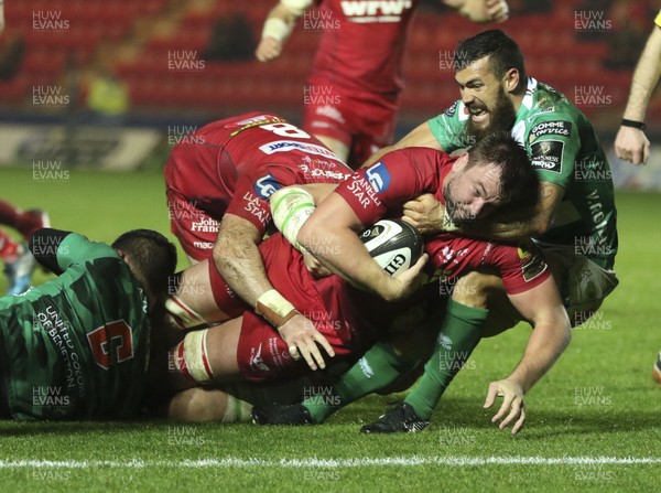 031117 - Scarlets v Benetton Rugby Treviso, Guinness PRO14 - David Bulbring of Scarlets is held short of the try line