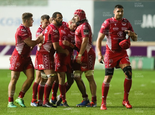 091119 - Scarlets v Benetton Rugby, Guinness PRO14 - Dan Jones of Scarlets is congratulated by team mates after he kicks the winning points with the final kick of the match