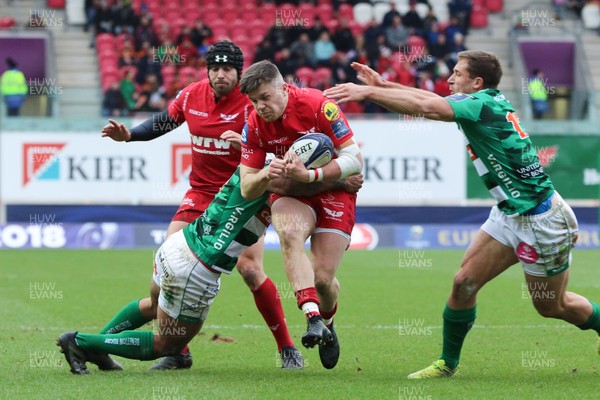 091217 - Scarlets v Benetton Rugby, European Champions Cup - Steff Evans of Scarlets charges at the benetton defence