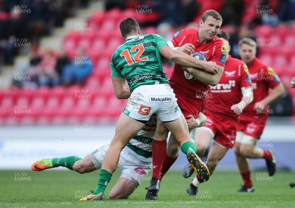 091217 - Scarlets v Benetton Rugby, European Champions Cup - Hadleigh Parkes of Scarlets is tackled by Robert Barbieri of Benetton Rugby and Alberto Sgarbi of Benetton Rugby