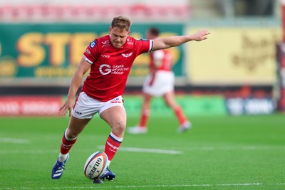 101026 - Scarlets v Benetton Rugby - United Rugby Championship - Sam Costelow of Scarlets kicks a conversion