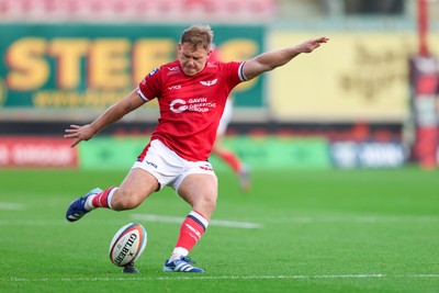 101026 - Scarlets v Benetton Rugby - United Rugby Championship - Sam Costelow of Scarlets kicks a conversion