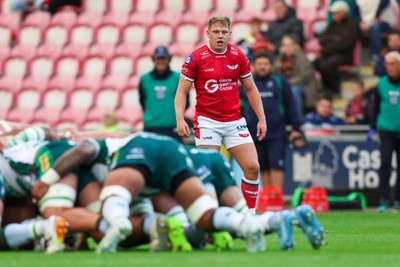 101026 - Scarlets v Benetton Rugby - United Rugby Championship - Sam Costelow of Scarlets