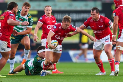 101026 - Scarlets v Benetton Rugby - United Rugby Championship - Sam Costelow of Scarlets makes a break