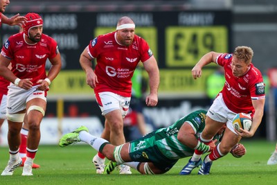 101026 - Scarlets v Benetton Rugby - United Rugby Championship - Sam Costelow of Scarlets offloads the ball