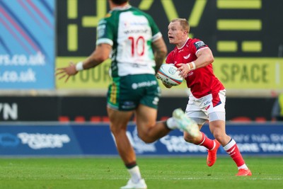 101026 - Scarlets v Benetton Rugby - United Rugby Championship - Blair Murray of Scarlets runs from deep