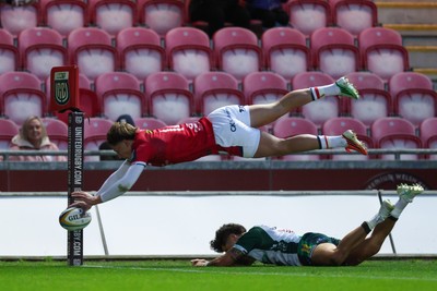 101026 - Scarlets v Benetton Rugby - United Rugby Championship - Ellis Mee of Scarlets scores a try