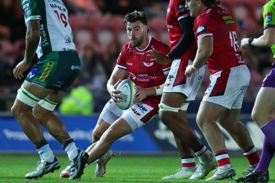 101026 - Scarlets v Benetton Rugby - United Rugby Championship - Johnny Williams of Scarlets makes a break