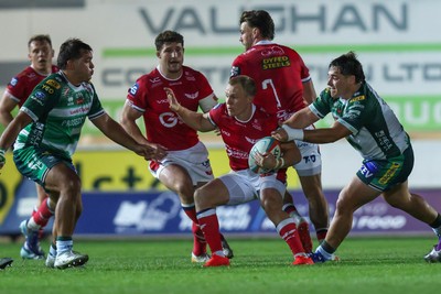 101026 - Scarlets v Benetton Rugby - United Rugby Championship - Blair Murray of Scarlets looks for a gap