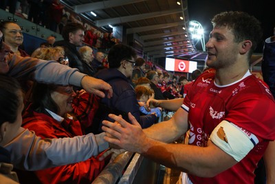 101026 - Scarlets v Benetton Rugby - United Rugby Championship - Fletcher Anderson of Scarlets with fans at the end of the match