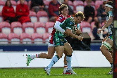 101026 - Scarlets v Benetton Rugby - United Rugby Championship - Louis Lynagh of Benetton is tackled by Ellis Mee of Scarlets