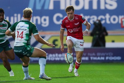 101026 - Scarlets v Benetton Rugby - United Rugby Championship - Macs Page of Scarlets chips the ball over the head of Louis Lynagh of Benetton