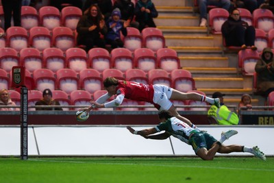 101026 - Scarlets v Benetton Rugby - United Rugby Championship - Ellis Mee of Scarlets goes over for his first try