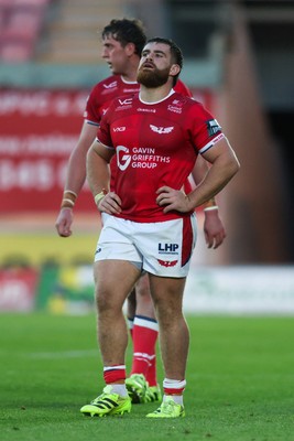 101026 - Scarlets v Benetton Rugby - United Rugby Championship - Kemsley Mathias of Scarlets