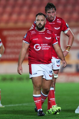 101026 - Scarlets v Benetton Rugby - United Rugby Championship - Harri O'Connor and Alex Groves of Scarlets
