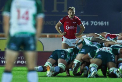 101026 - Scarlets v Benetton Rugby - United Rugby Championship - Sam Costelow of Scarlets