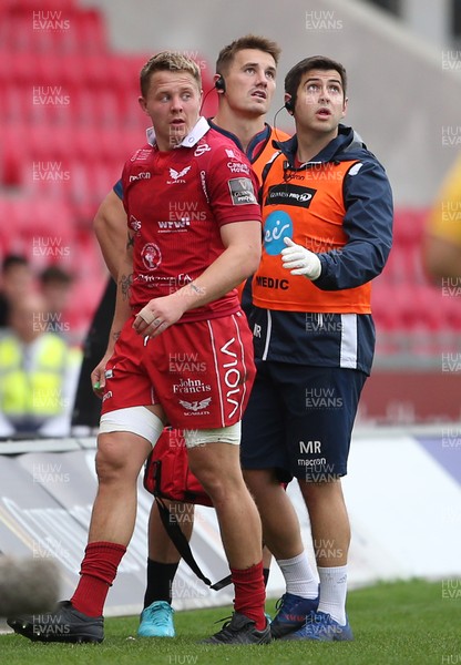 150918 - Scarlets v Benetton Rugby - Guinness PRO14 - James Davies of Scarlets leaves the field injured