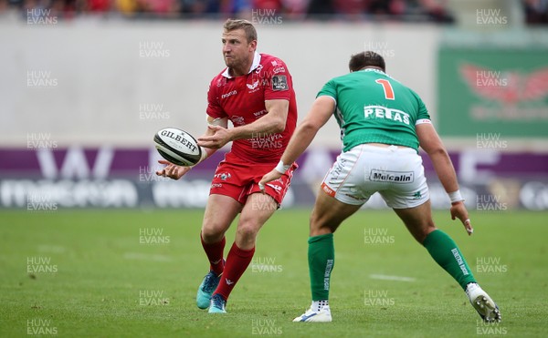 150918 - Scarlets v Benetton Rugby - Guinness PRO14 - Hadleigh Parkes of Scarlets is challenged by Nicola Quaglio of Benetton