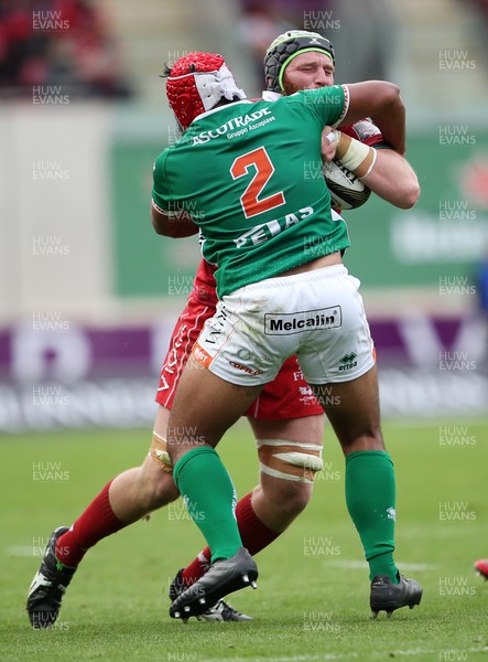 150918 - Scarlets v Benetton Rugby - Guinness PRO14 - Jake Ball of Scarlets is tackled by Hame Faiva of Benetton