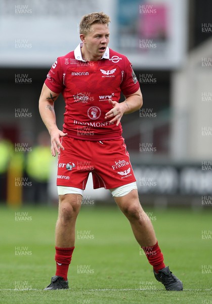 150918 - Scarlets v Benetton Rugby - Guinness PRO14 - James Davies of Scarlets