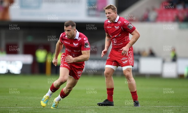 150918 - Scarlets v Benetton Rugby - Guinness PRO14 - Gareth Davies and James Davies of Scarlets