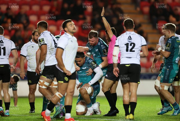 151223 - Scarlets v Black Lion - European Challenge Cup - Vaea Fifita of Scarlets celebrates scoring a try with team mates