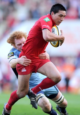 17.04.10 - Scarlets v Cardiff Blues - Magners League - Regan King of Scarlets beats Paul Tito of Cardiff Blues to score try. 