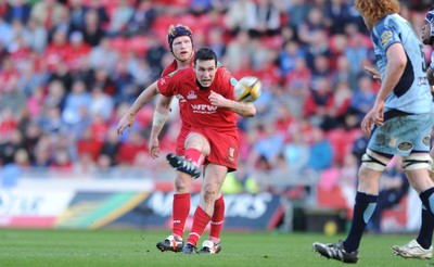 17.04.10 - Scarlets v Cardiff Blues - Magners League - Stephen Jones of Scarlets converts a drop goal. 