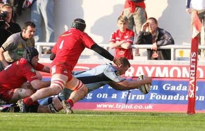 17.04.10 Scarlets v Blues... Blues' Deiniol Jones scores try. 