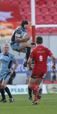 17.04.10 Scarlets v Blues... Blues' Leigh Halfpenny gets airborne. 