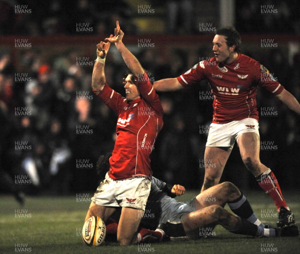 21.03.08 - Llanelli Scarlets v Cardiff Blues - Magners League - Llanelli's Dafydd James celebrates try 